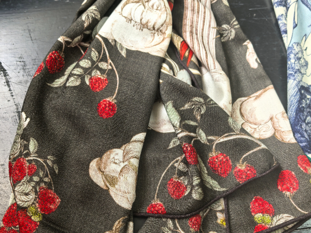 浙江柞蠶絲絲綢緞供應(yīng)商 歡迎咨詢 杭州依翰絲綢文化創(chuàng)意供應(yīng)