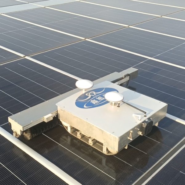 全自動中控版履帶式光伏清掃機-光伏清洗機器人