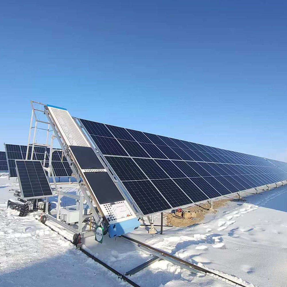 為什么要使用光伏清洗機器人？人工清洗不好嗎？