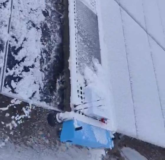 華電木壘-掛式清掃機掃雪-光伏清洗機器人案例