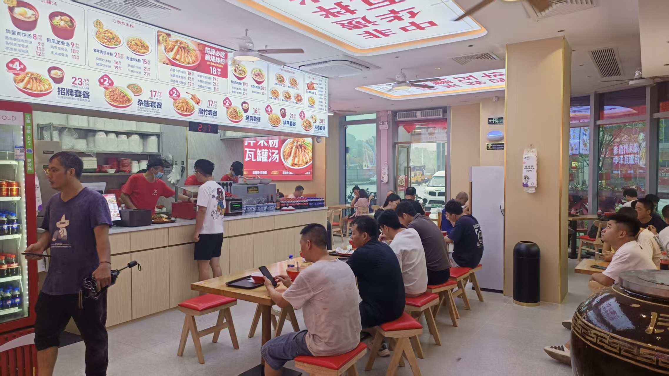 东莞晟旭餐饮：标准化运营如何撬动百店扩张