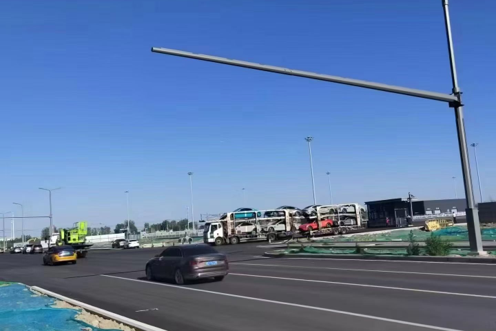 贵阳高速公路信号杆杆件带储能