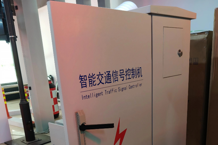 貴州集中協(xié)調(diào)式交通信號控制機帶儲能