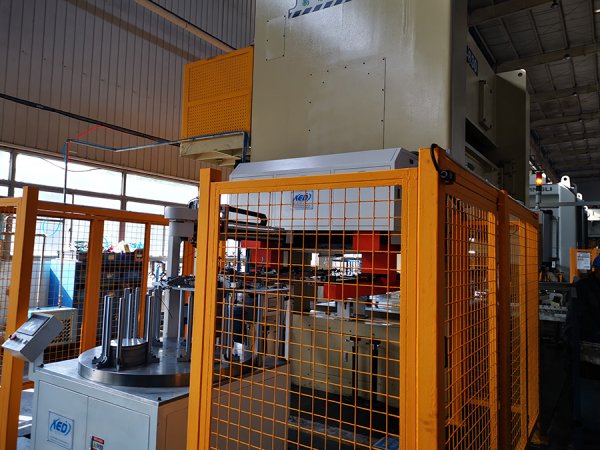 三次元多工位沖壓機(jī)械手