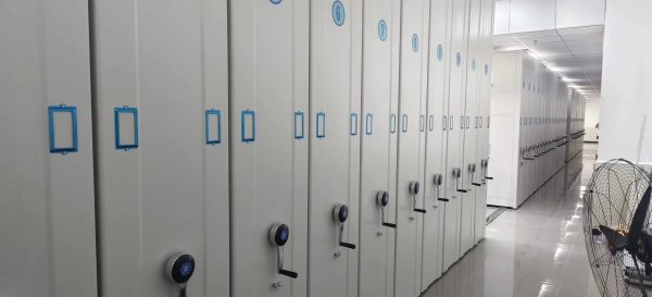 手動密集架