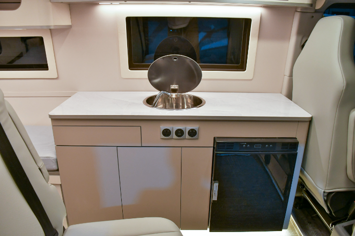 重慶純電新能源房車(chē)廠家現(xiàn)貨 歡迎來(lái)電 重慶驛舟房車(chē)供應(yīng)