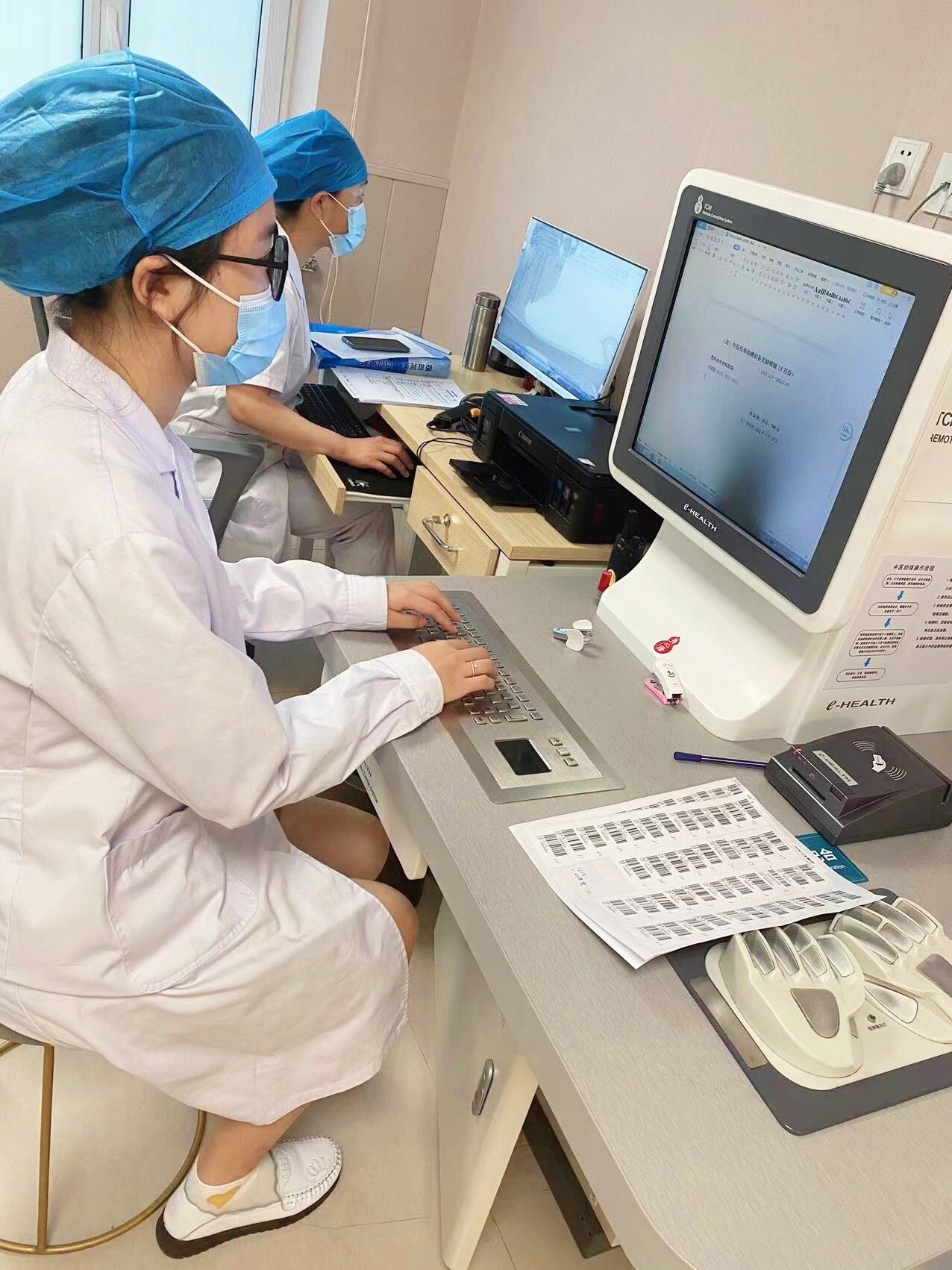 师资实力领跑应用型医护教育：齐工程医学院教学团队深度解析