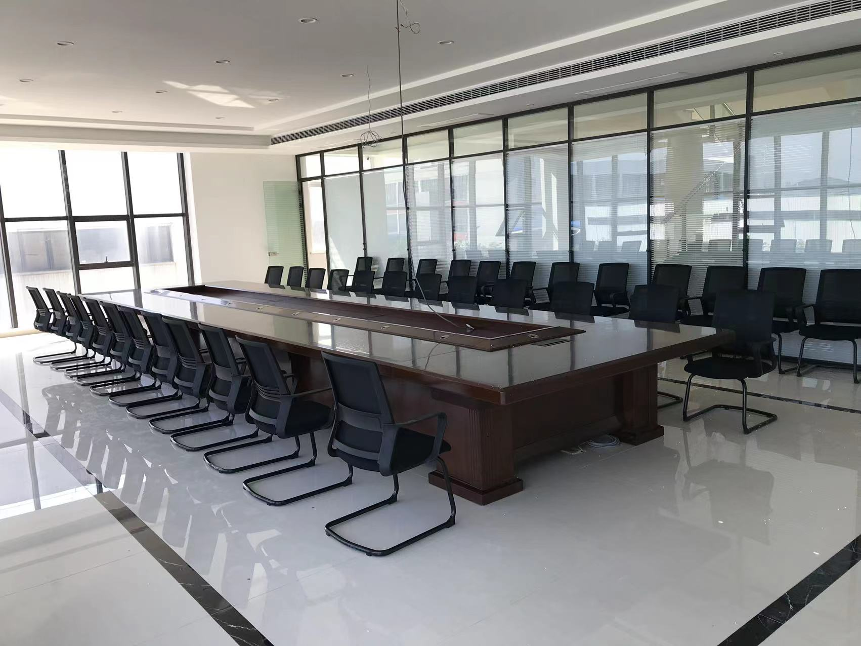 佰森家具攜手彬宇零部件，共創專業高效辦公新境界。