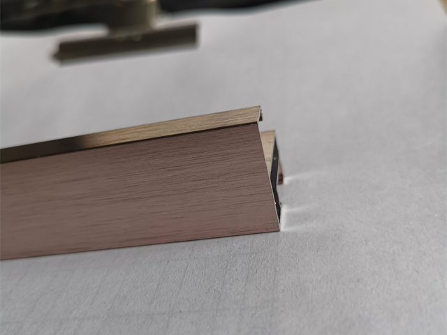 南京弧形鋁合金畫框制作 創(chuàng)新服務(wù) 南京惠美特廣告器材供應(yīng)