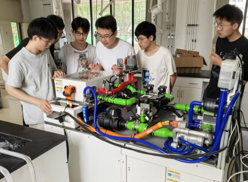 億創氫能，氫心打造 燃料電池系統教學產品亮相綠色課堂，‘氫’啟教育新風向！