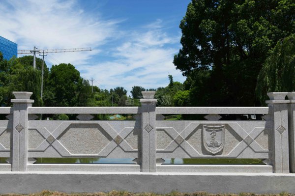 江蘇省常州市南醫(yī)大橋梁護(hù)欄