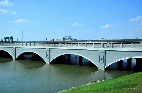 浙江義烏市科教西路橋梁裝飾工程