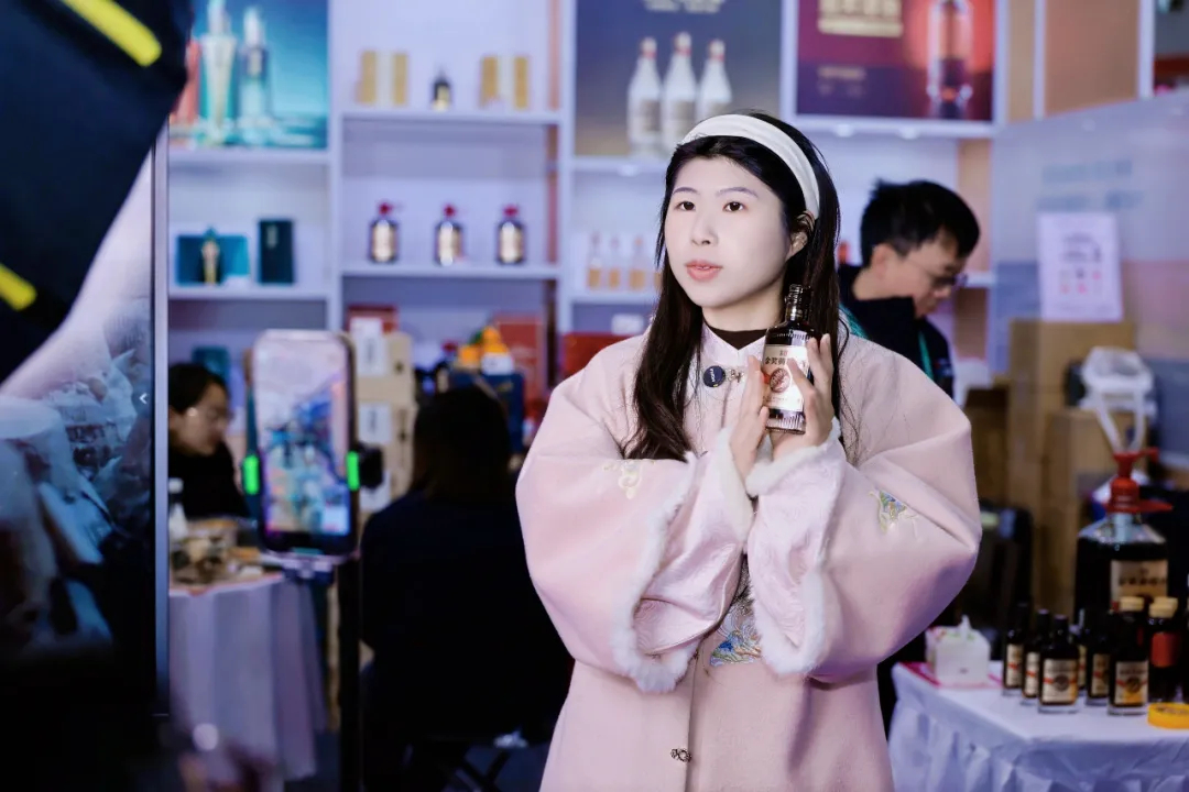 力洋酒業(yè)通過(guò)農(nóng)業(yè)博覽會(huì)升級(jí)聚焦“品牌和品類(lèi)”，全力打造“東海力洋金獎(jiǎng)黃精酒”