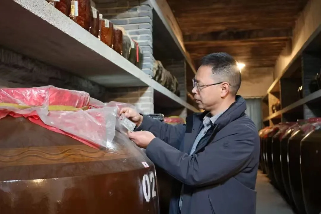 勞模企業(yè)家王肖峰?： 從“賣(mài)特產(chǎn)”到“領(lǐng)品類(lèi)”書(shū)寫(xiě)百年酒企轉(zhuǎn)型答卷