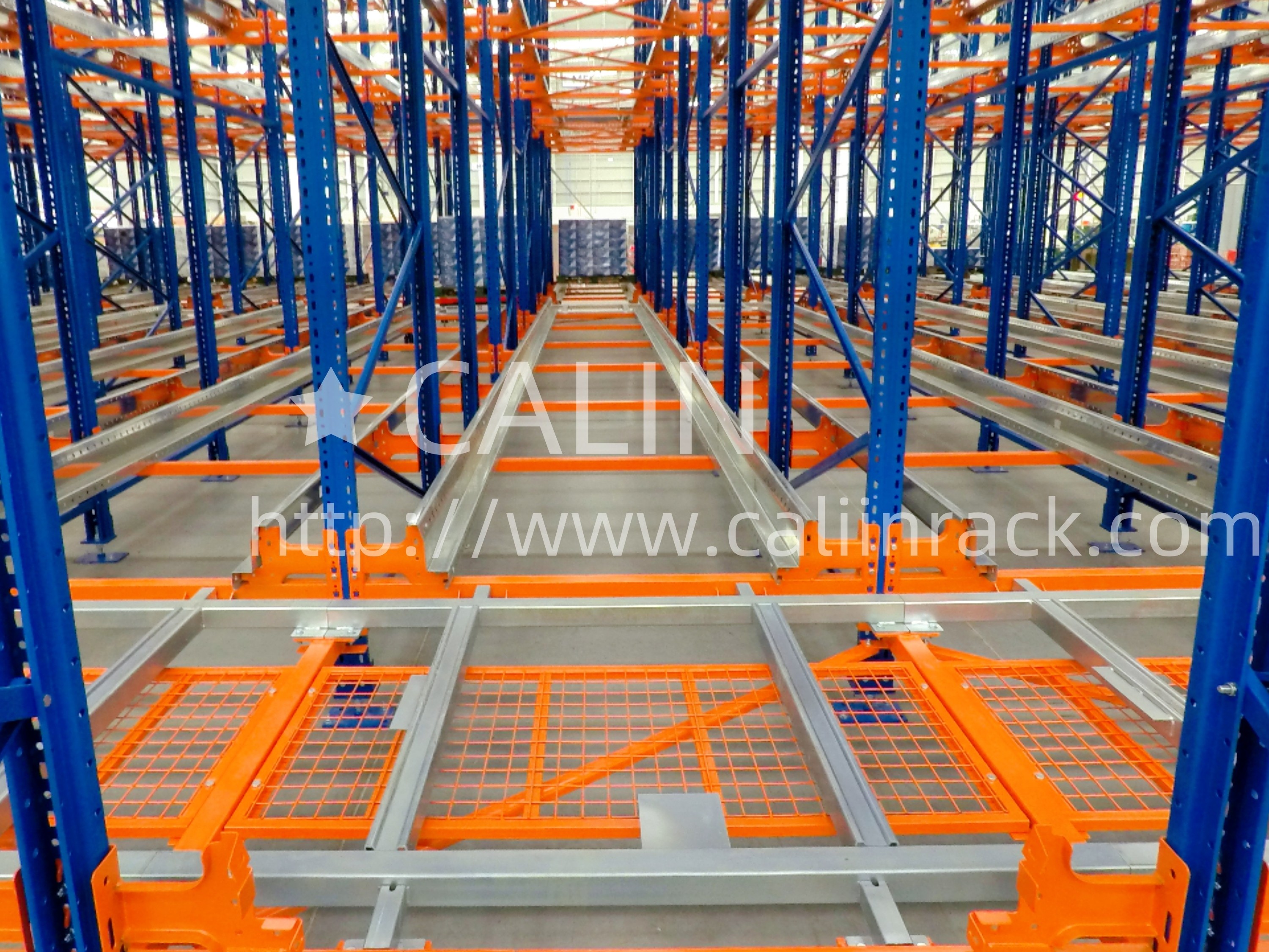 four way shuttle system original picture 1_副本（中文公司新闻）.jpg