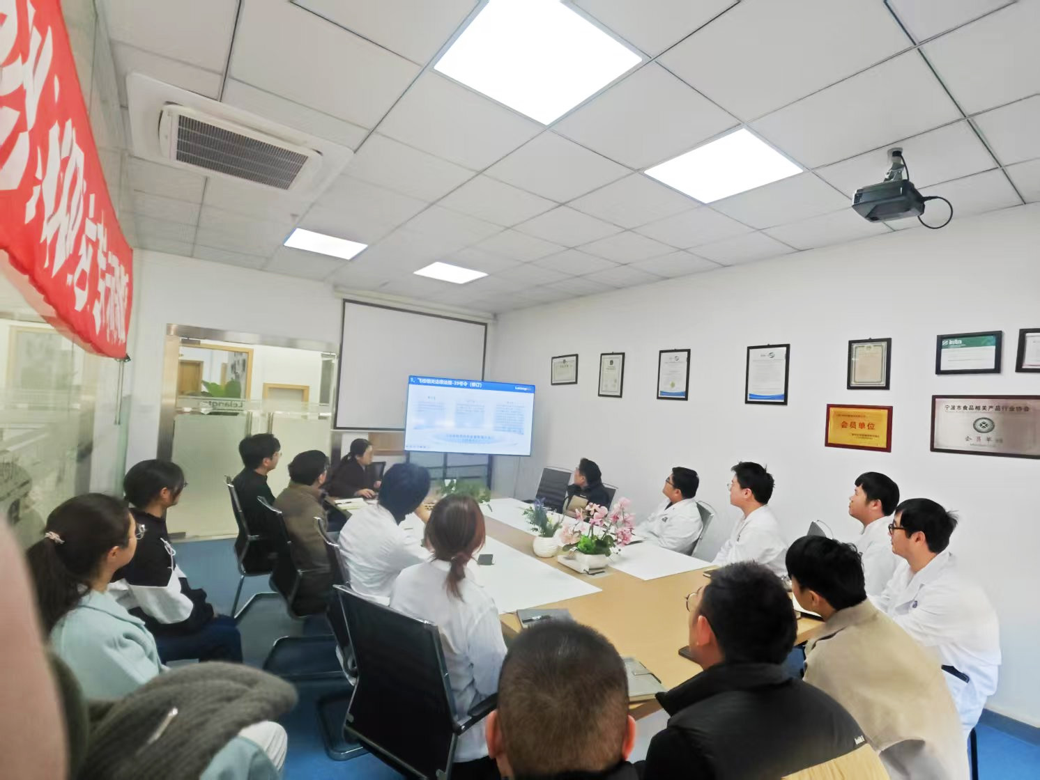 上海樂朗檢測組織學(xué)習(xí)《檢驗(yàn)檢測機(jī)構(gòu)監(jiān)督管理辦法》