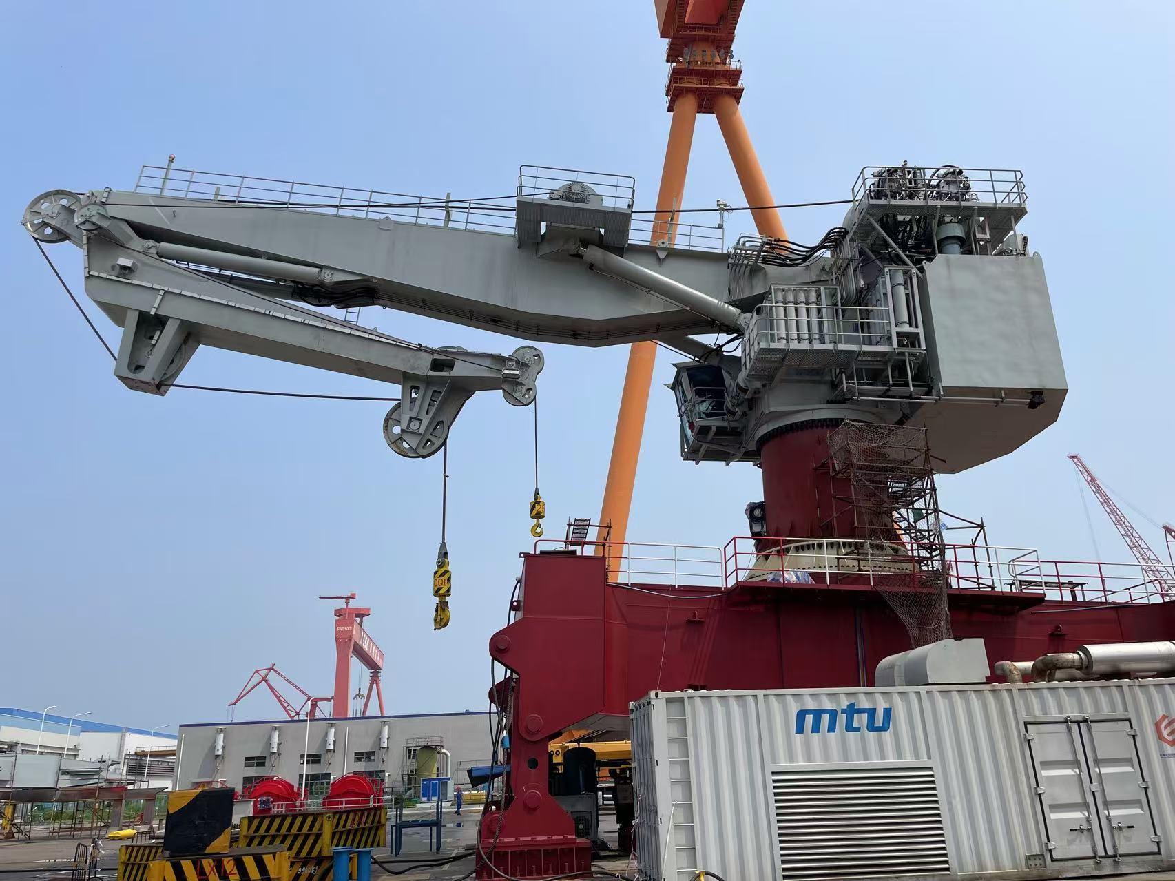 海工吊機變幅、折臂油缸、蓄能器、氣瓶組.jpg