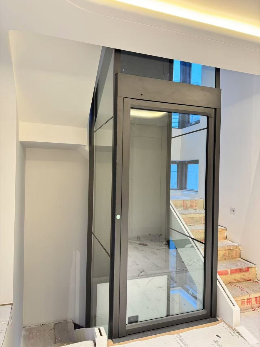 家用電梯能否承載輪椅進出？