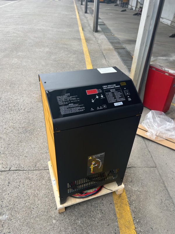 CZB5C-E48/50智能充電機(jī) 48V 50A 充電器