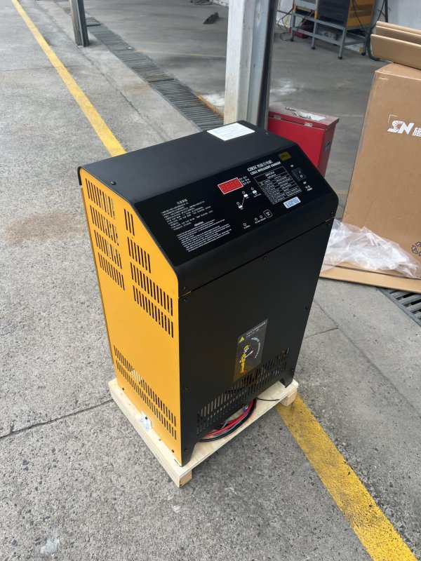 CZB5C-E48/50智能充電機(jī) 48V 50A 充電器