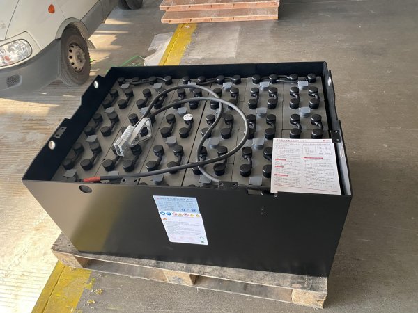 中聯(lián)重科FB20型叉車(chē)蓄電池 24-9PZS630 48V 630AH 適配中聯(lián)重科2噸/2.5噸電動(dòng)叉車(chē)