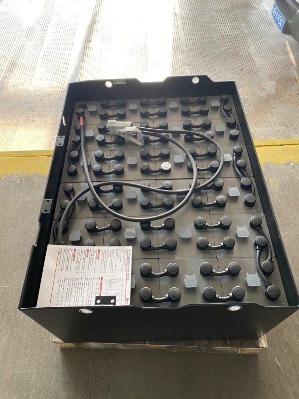 中聯(lián)重科FB20型叉車(chē)蓄電池 24-9PZS630 48V 630AH 適配中聯(lián)重科2噸/2.5噸電動(dòng)叉車(chē)