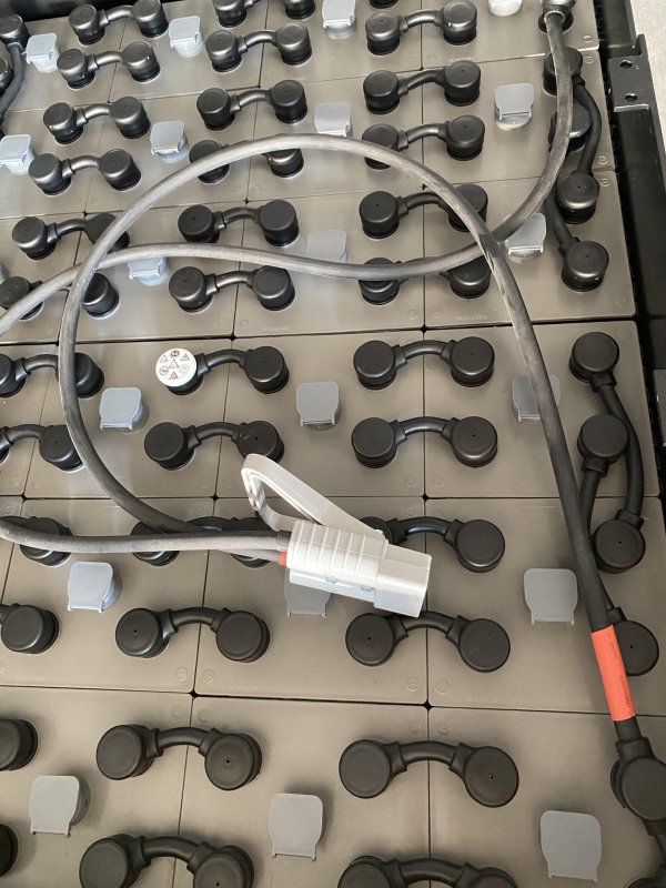 中聯(lián)重科FB20型叉車(chē)蓄電池 24-9PZS630 48V 630AH 適配中聯(lián)重科2噸/2.5噸電動(dòng)叉車(chē)