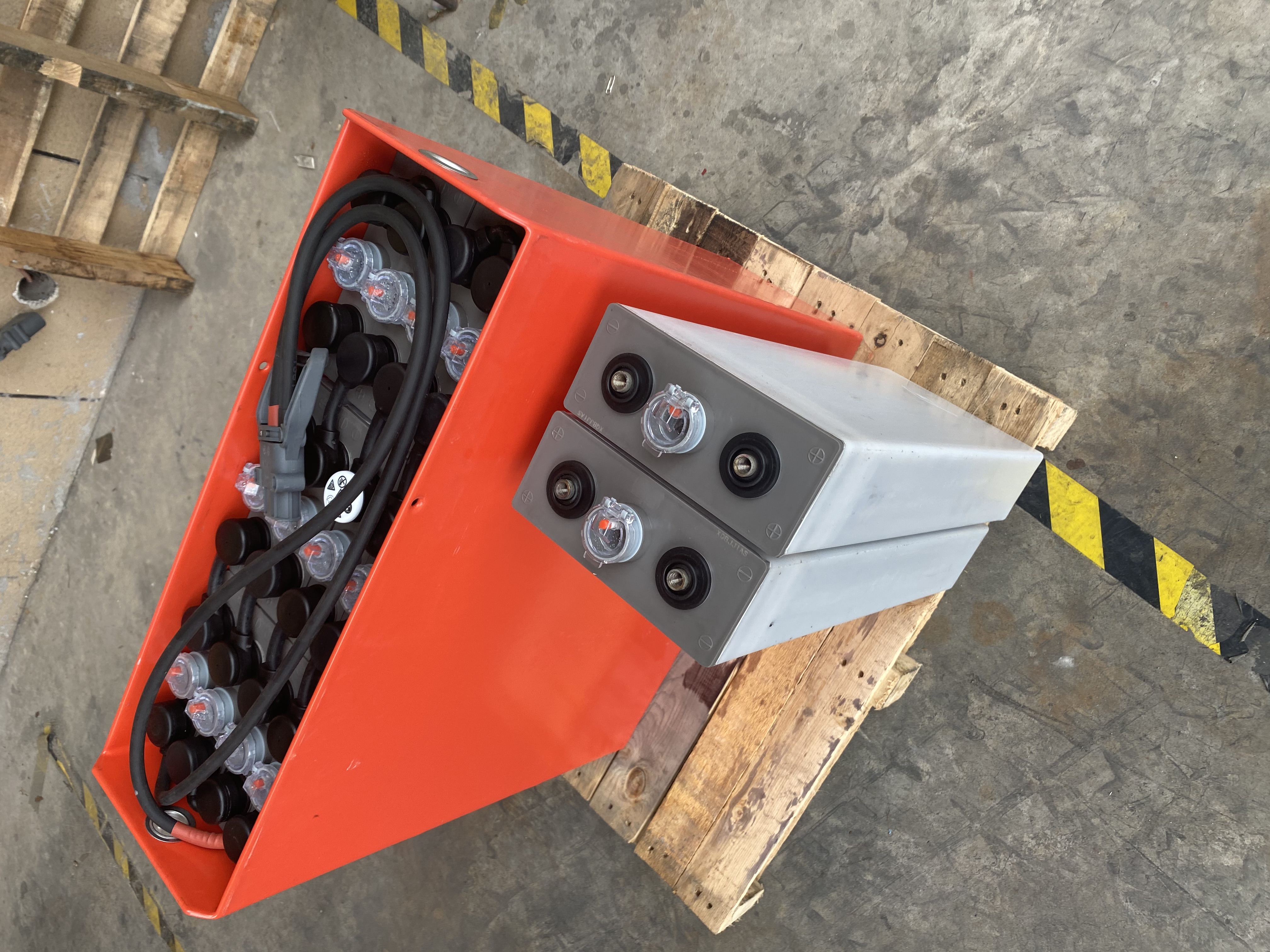 林德T20電動托盤搬運叉車蓄電池 12-2PZS230 24V 230AH 