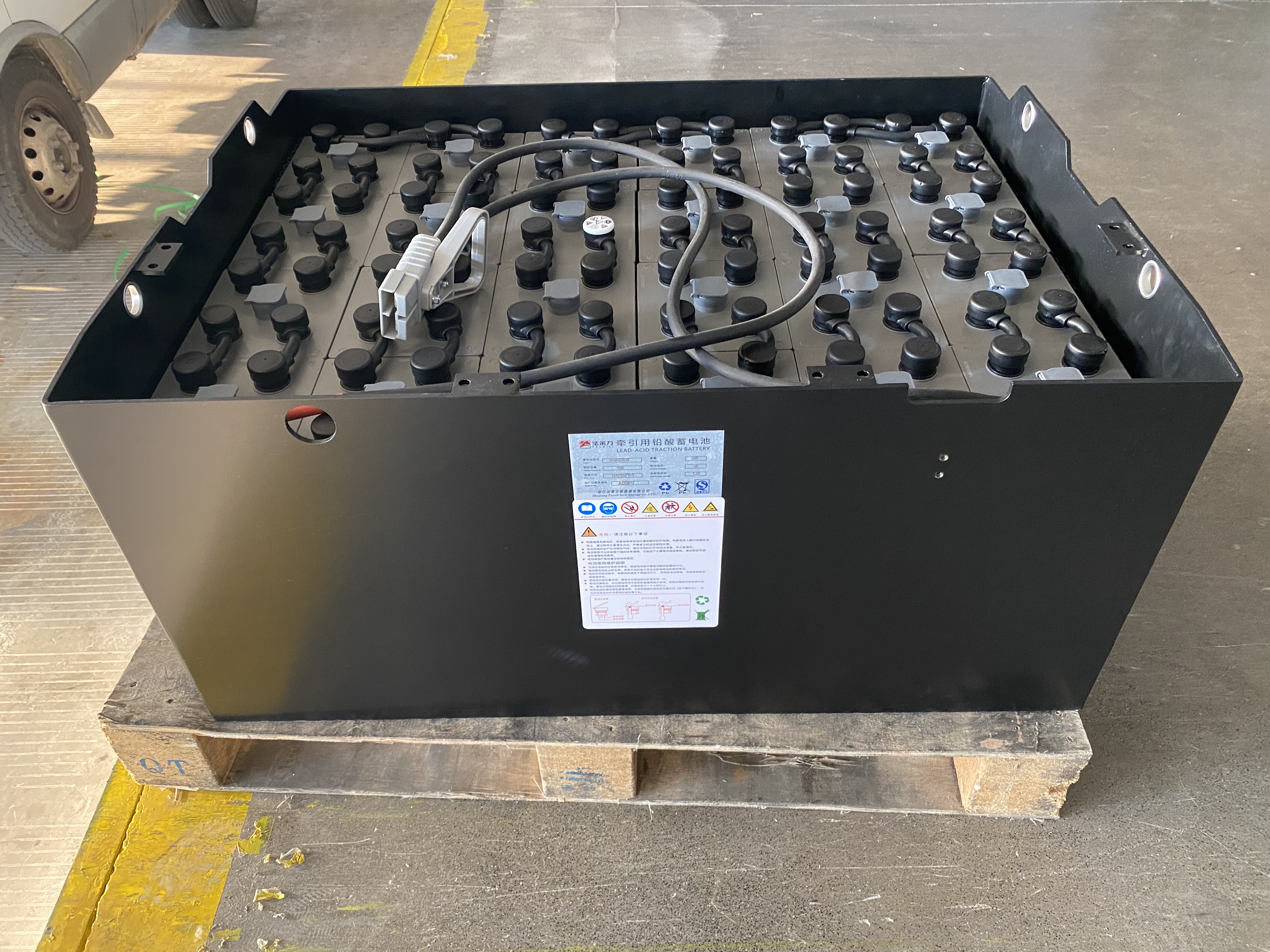 中聯(lián)重科FB20型叉車(chē)蓄電池 24-9PZS630 48V 630AH 適配中聯(lián)重科2噸/2.5噸電動(dòng)叉車(chē)