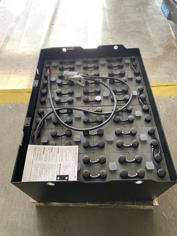 中聯(lián)重科FB20型叉車(chē)蓄電池 24-9PZS630 48V 630AH 適配中聯(lián)重科2噸/2.5噸電動(dòng)叉車(chē)