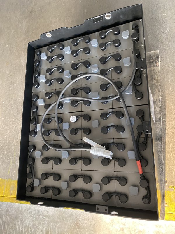 中聯(lián)重科FB20型叉車(chē)蓄電池 24-9PZS630 48V 630AH 適配中聯(lián)重科2噸/2.5噸電動(dòng)叉車(chē)