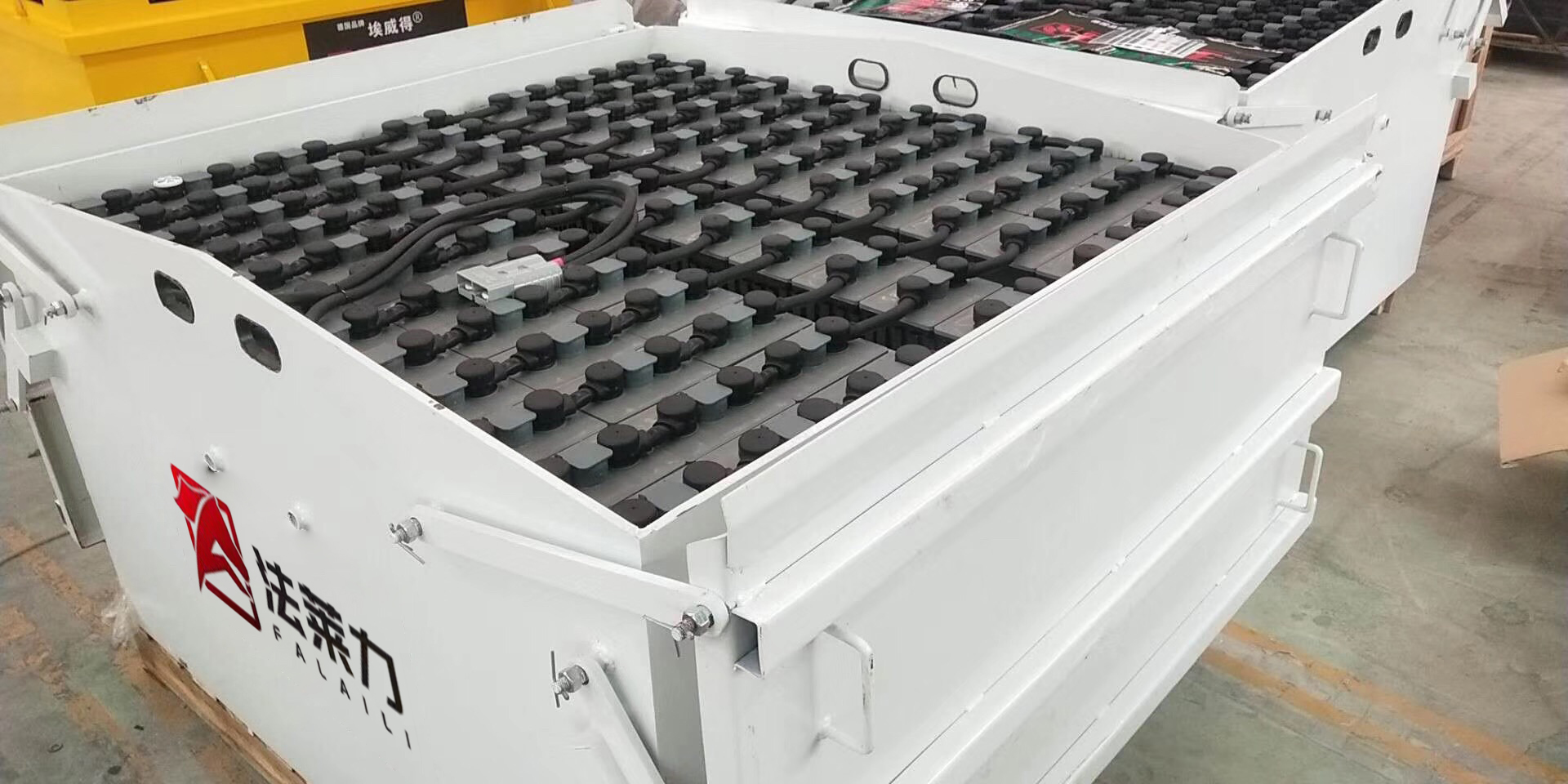 四方機(jī)車 100噸 鉛酸蓄電池 6PZB600 84 PCS 168V 600AH