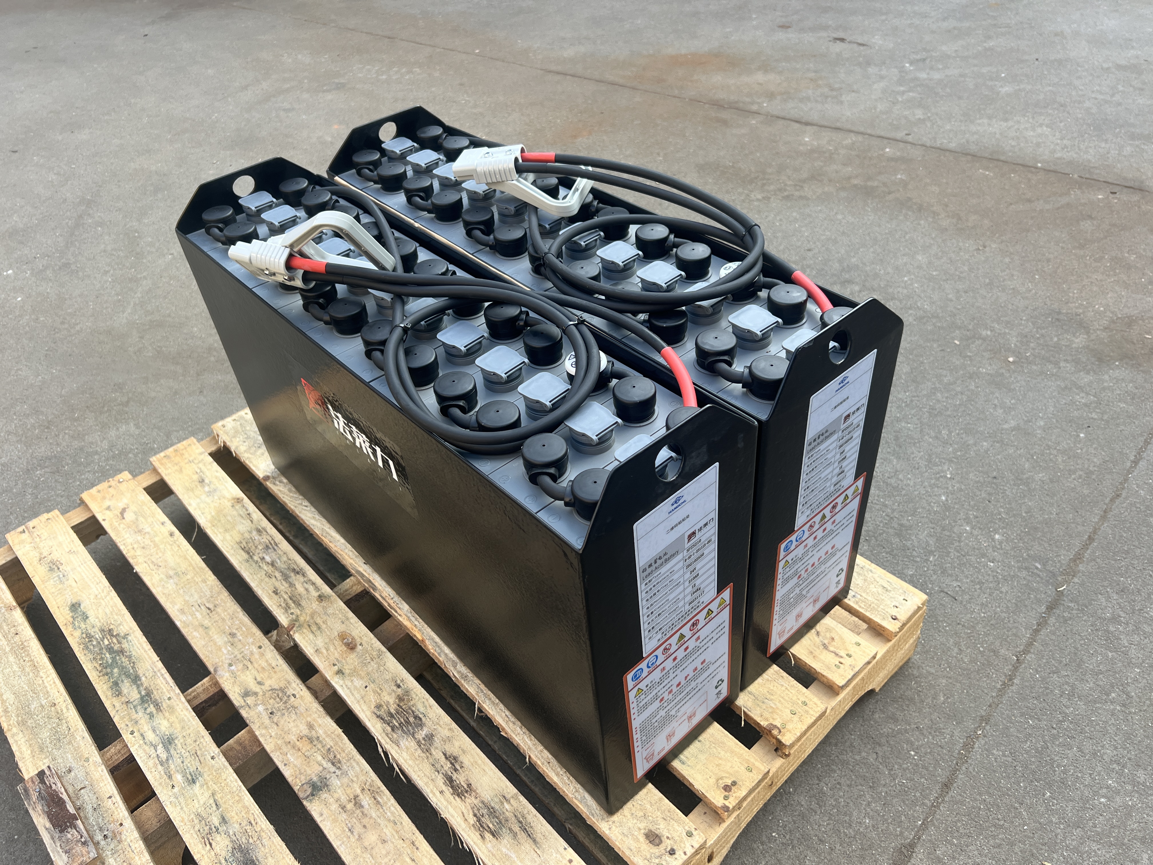 臺(tái)勵(lì)福電動(dòng)堆高車堆垛車蓄電池組 12-3PZS210 24V 210AH