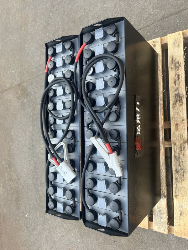 臺(tái)勵(lì)福電動(dòng)堆高車堆垛車蓄電池組 12-3PZS210 24V 210AH