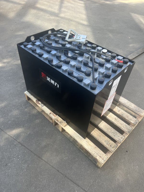 山東中叉電動(dòng)叉車(chē)鉛酸蓄電池組 24-4PZS400 48V 400AH