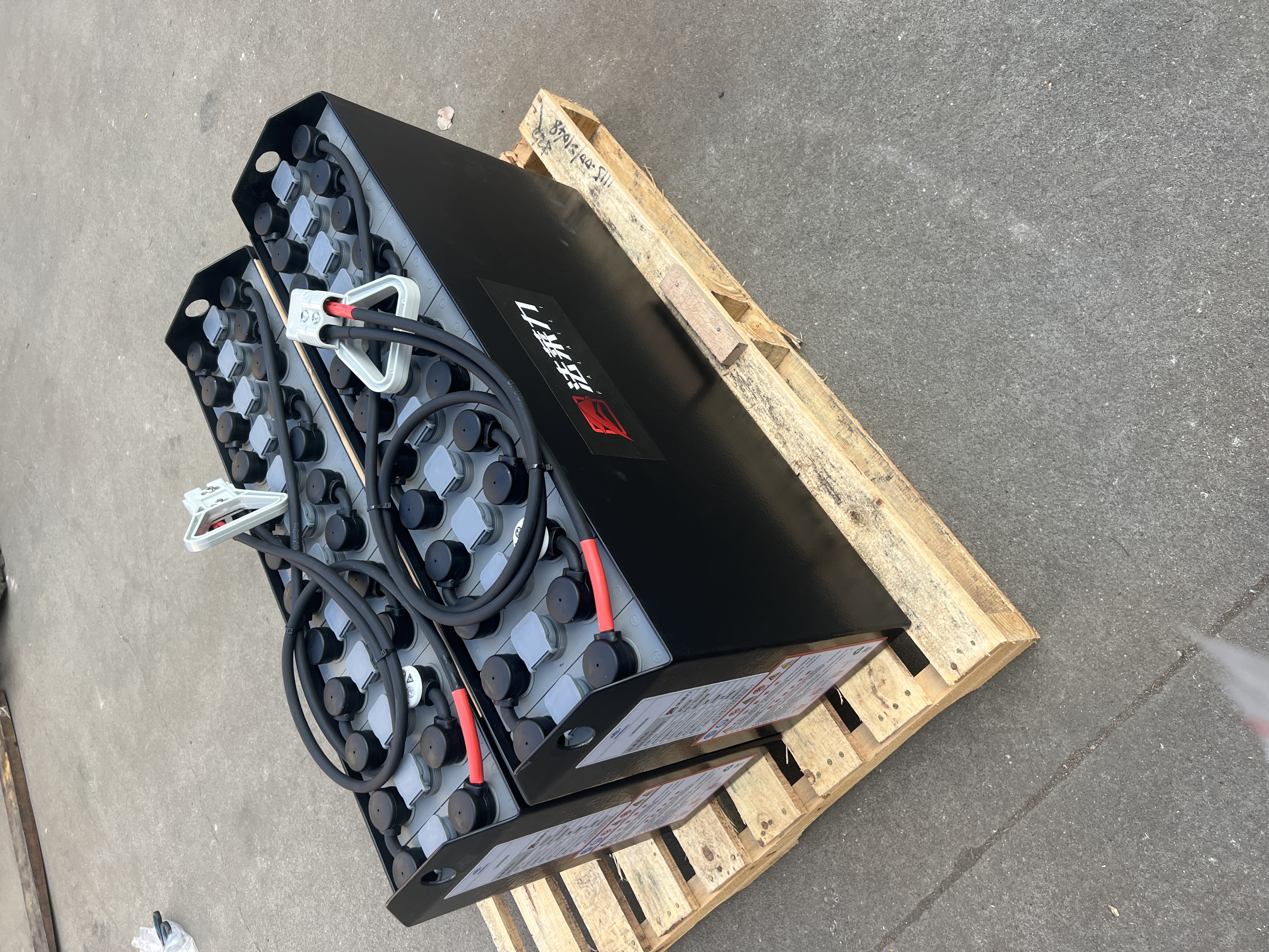 臺(tái)勵(lì)福電動(dòng)堆高車堆垛車蓄電池組 12-3PZS210 24V 210AH