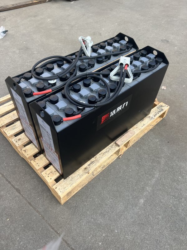 臺(tái)勵(lì)福電動(dòng)堆高車堆垛車蓄電池組 12-3PZS210 24V 210AH