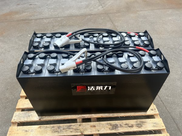 臺(tái)勵(lì)福電動(dòng)堆高車堆垛車蓄電池組 12-3PZS210 24V 210AH
