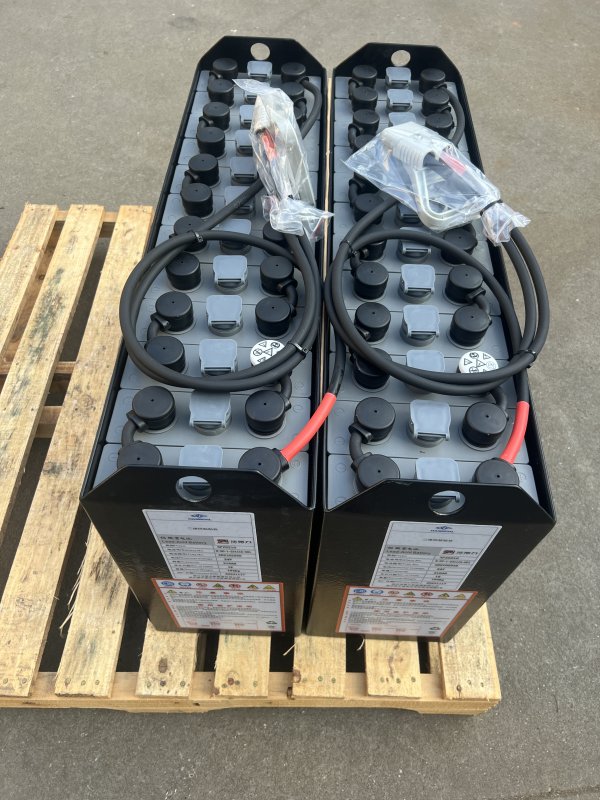 臺(tái)勵(lì)福電動(dòng)堆高車堆垛車蓄電池組 12-3PZS210 24V 210AH