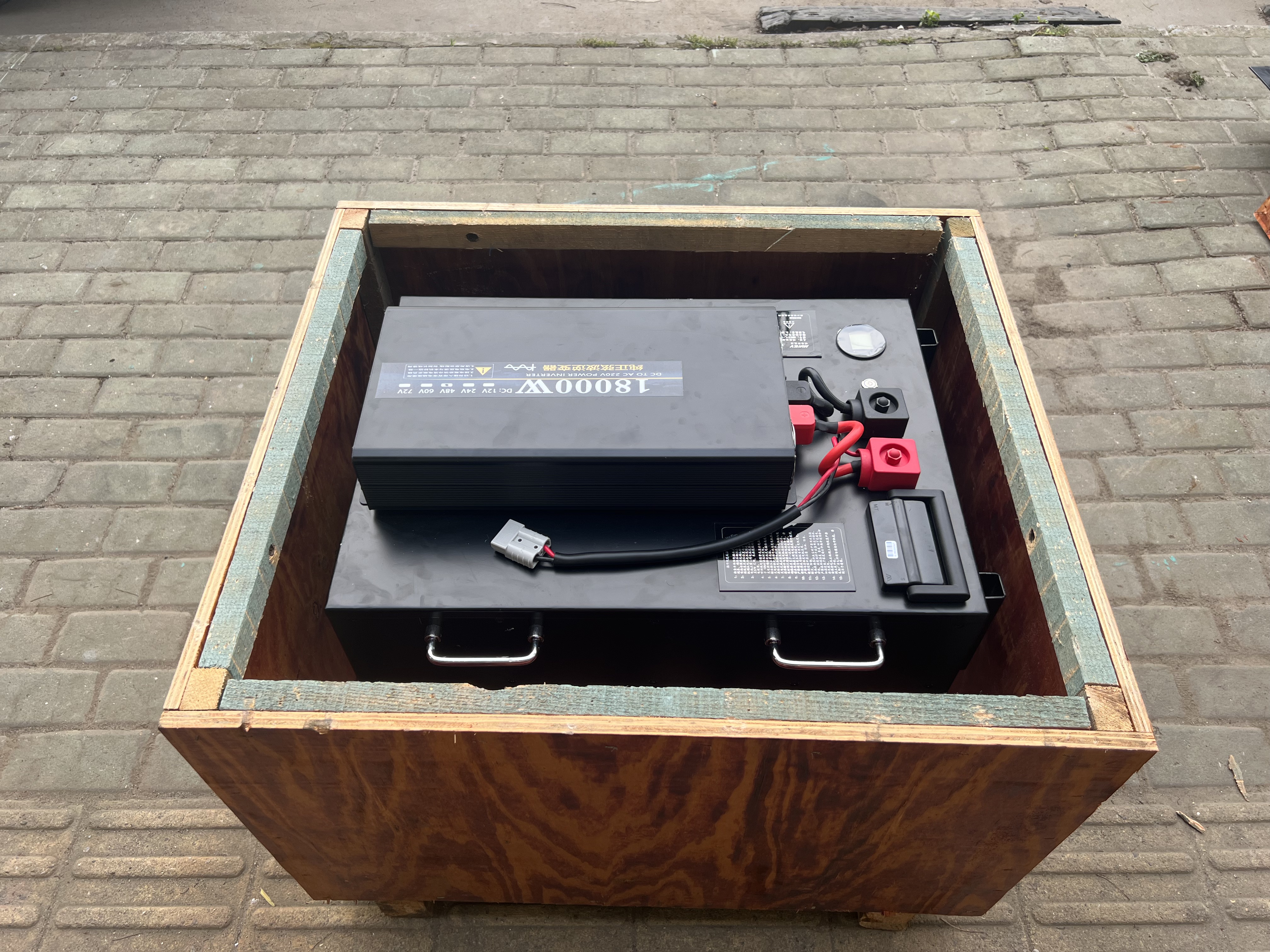 戶外移動(dòng)電源系統(tǒng) 磷酸鐵鋰電池51.2V173AH+3000瓦逆變器 手拉桿式設(shè)計(jì),可用于戶外應(yīng)急工作 戶外移動(dòng)電源系統(tǒng) 磷酸鐵鋰電池51.2V173AH+3000瓦逆變器 手拉桿式設(shè)計(jì),可用于戶外應(yīng)急工作