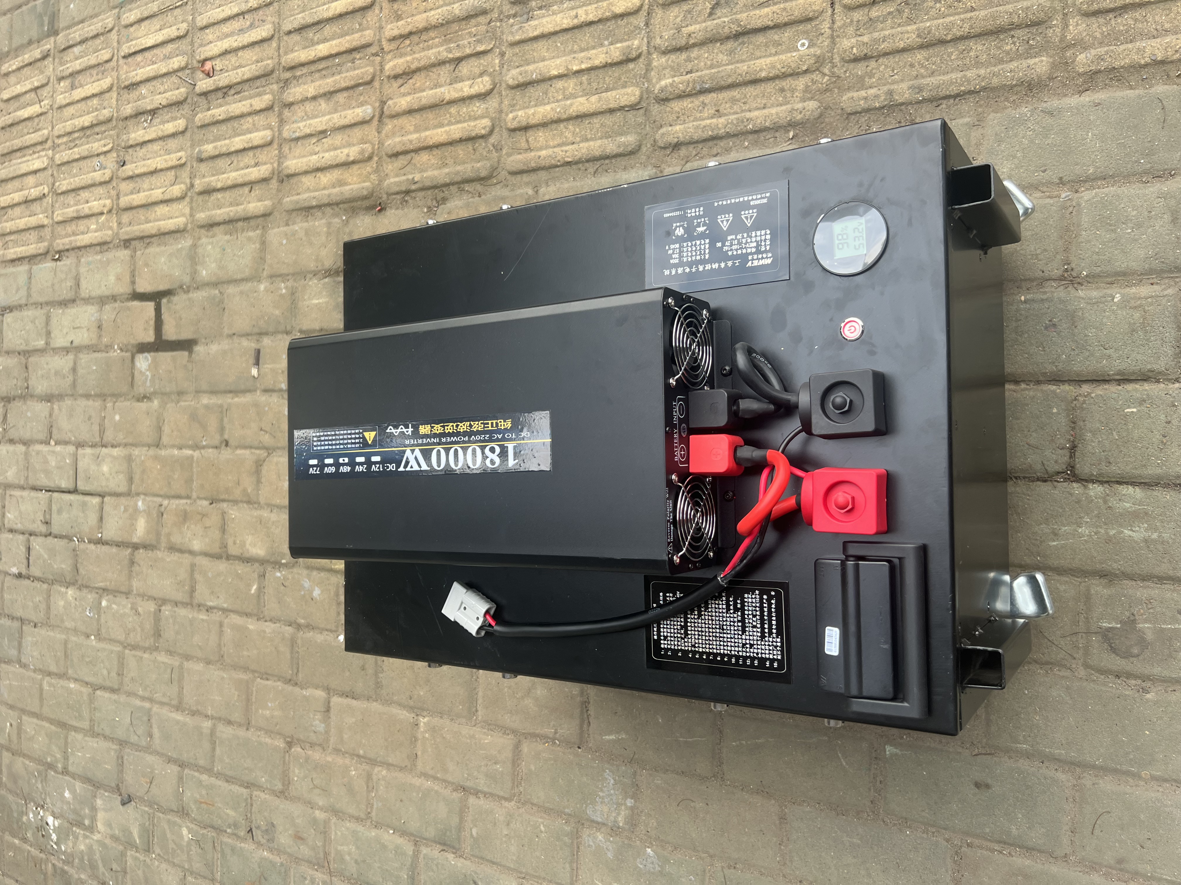 戶外移動(dòng)電源系統(tǒng) 磷酸鐵鋰電池51.2V173AH+3000瓦逆變器 手拉桿式設(shè)計(jì),可用于戶外應(yīng)急工作 戶外移動(dòng)電源系統(tǒng) 磷酸鐵鋰電池51.2V173AH+3000瓦逆變器 手拉桿式設(shè)計(jì),可用于戶外應(yīng)急工作