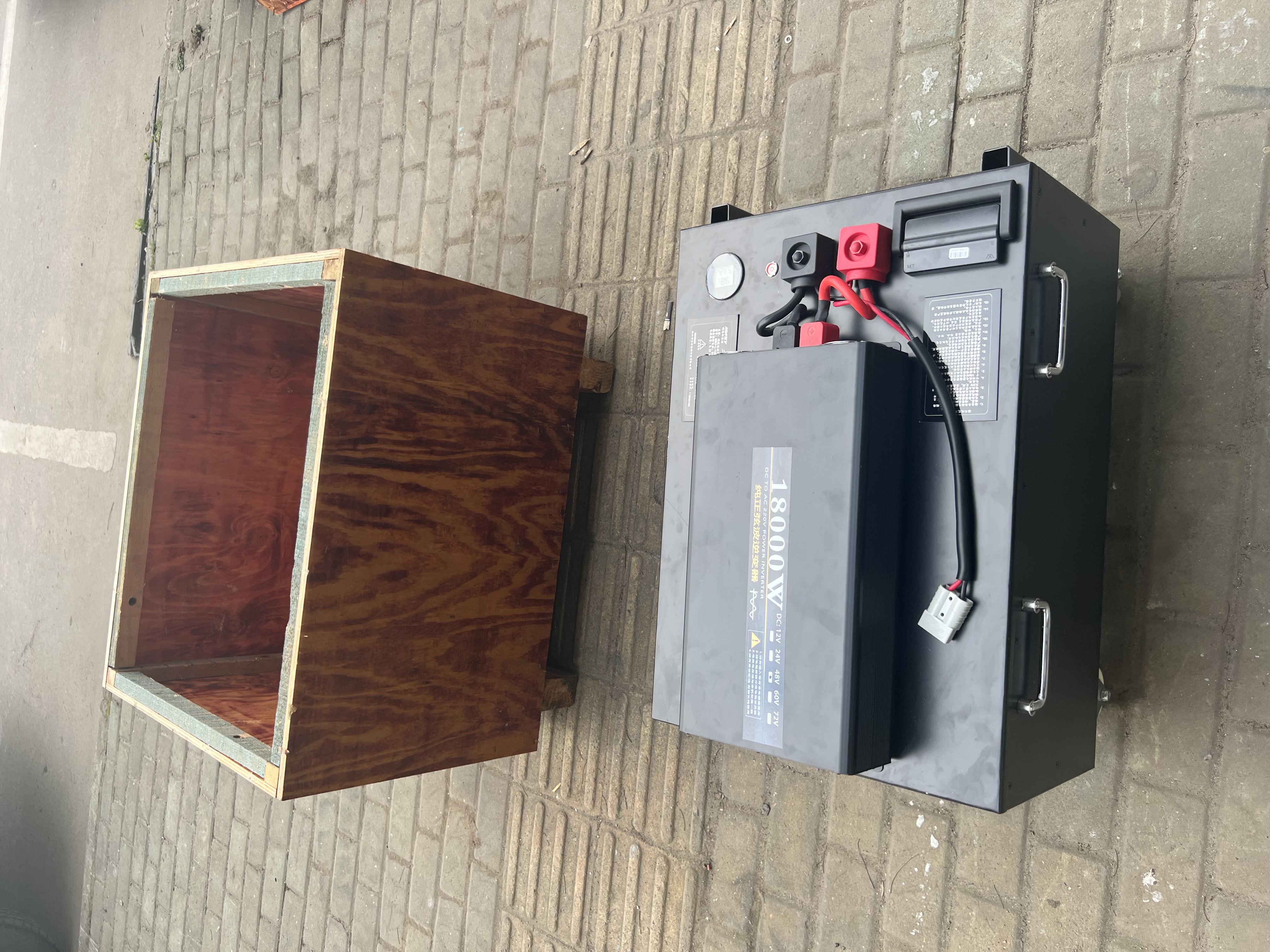 戶外移動(dòng)電源系統(tǒng) 磷酸鐵鋰電池51.2V173AH+3000瓦逆變器 手拉桿式設(shè)計(jì),可用于戶外應(yīng)急工作 戶外移動(dòng)電源系統(tǒng) 磷酸鐵鋰電池51.2V173AH+3000瓦逆變器 手拉桿式設(shè)計(jì),可用于戶外應(yīng)急工作