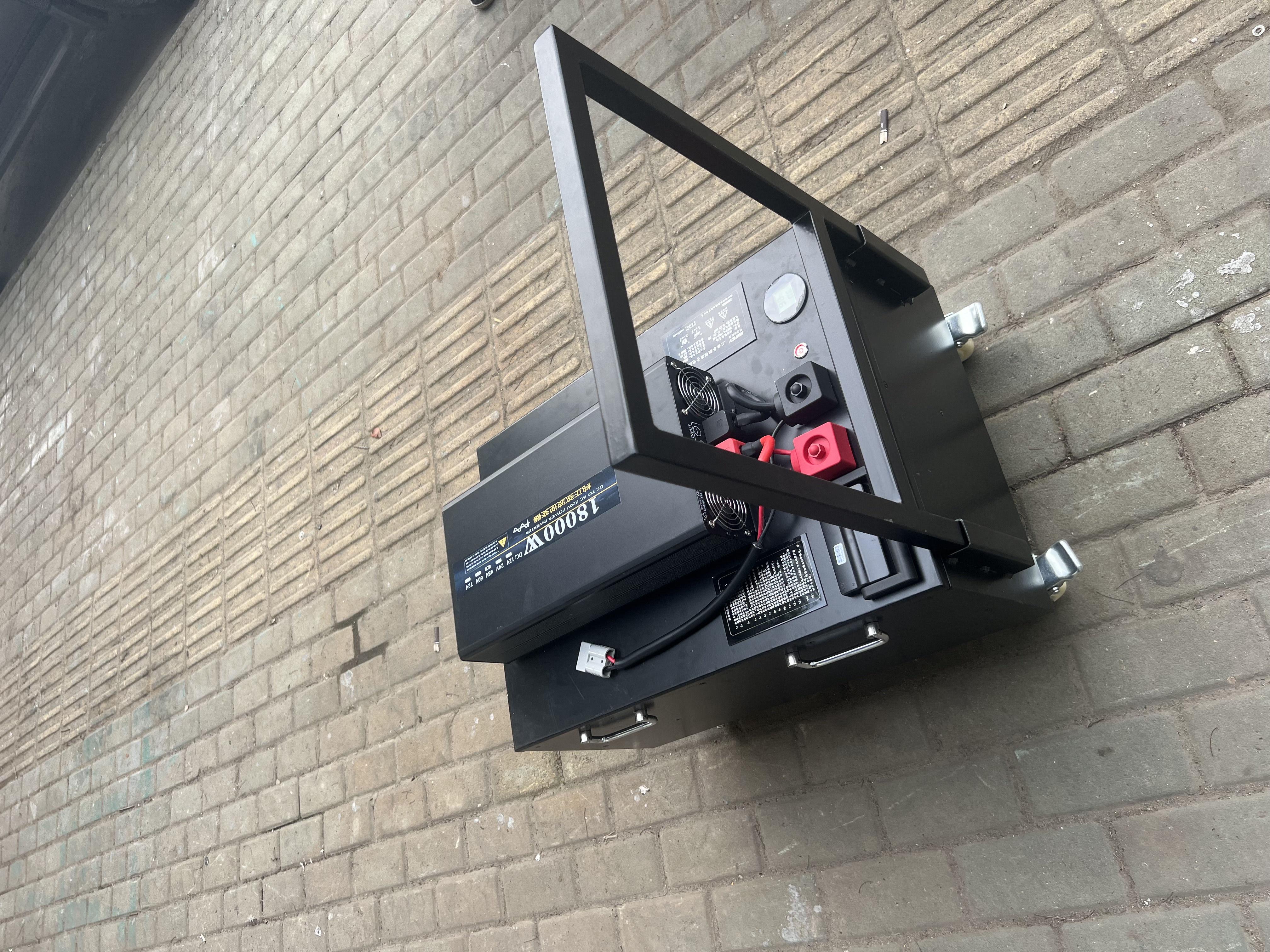 戶外移動(dòng)電源系統(tǒng) 磷酸鐵鋰電池51.2V173AH+3000瓦逆變器 手拉桿式設(shè)計(jì),可用于戶外應(yīng)急工作 戶外移動(dòng)電源系統(tǒng) 磷酸鐵鋰電池51.2V173AH+3000瓦逆變器 手拉桿式設(shè)計(jì),可用于戶外應(yīng)急工作