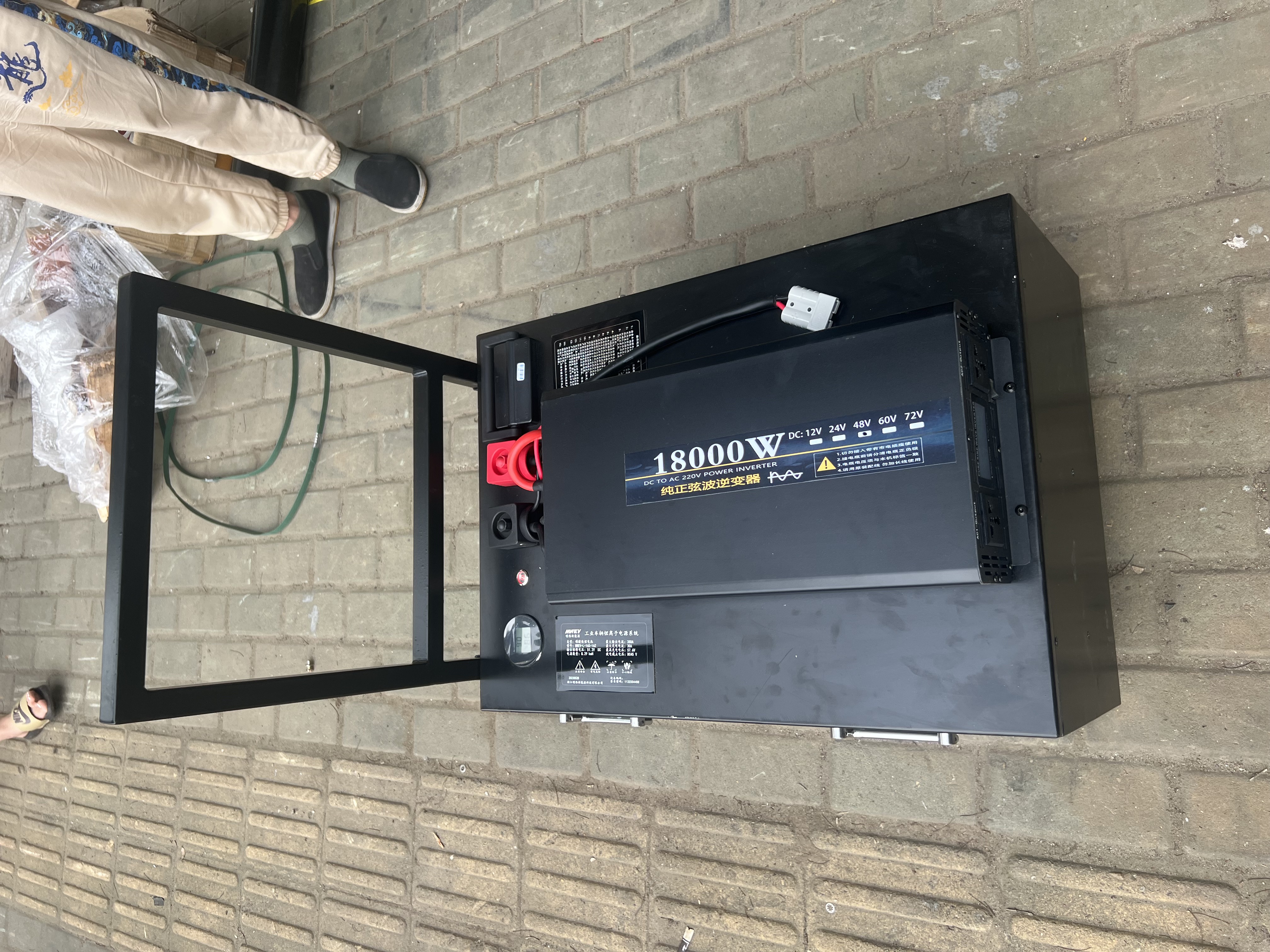 戶外移動(dòng)電源系統(tǒng) 磷酸鐵鋰電池51.2V173AH+3000瓦逆變器 手拉桿式設(shè)計(jì),可用于戶外應(yīng)急工作 戶外移動(dòng)電源系統(tǒng) 磷酸鐵鋰電池51.2V173AH+3000瓦逆變器 手拉桿式設(shè)計(jì),可用于戶外應(yīng)急工作