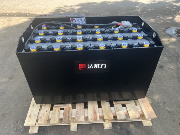 小松2噸平衡重叉車蓄電池 24-7PZB490 48V490AH