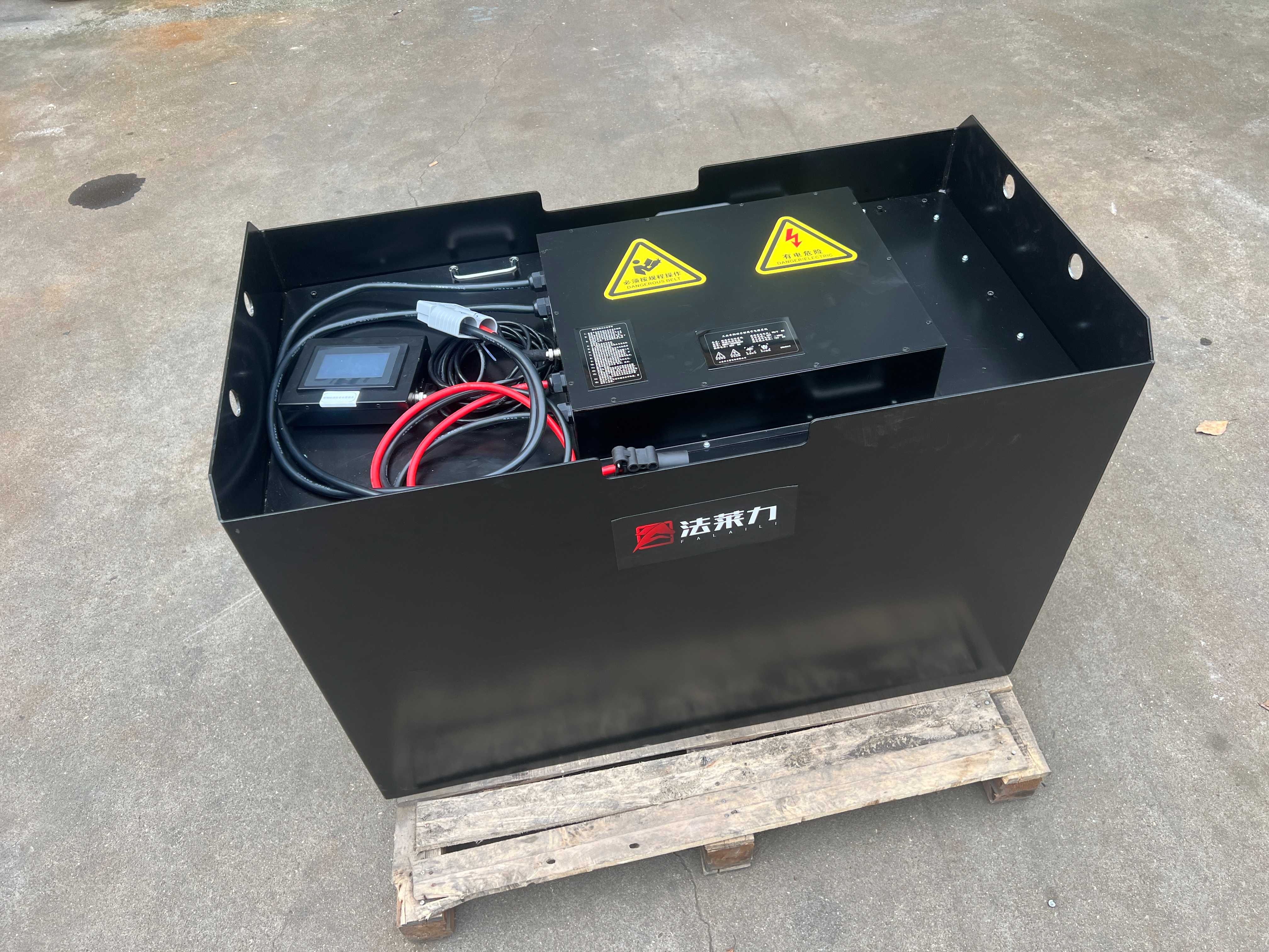 臺(tái)勵(lì)福3T/3.5T叉車(chē)鉛酸蓄電池80V 500AH改為磷酸鐵鋰電池 80V 300AH 臺(tái)勵(lì)福3T/3.5T叉車(chē)鉛酸蓄電池80V 500AH改為磷酸鐵鋰電池 80V 300AH