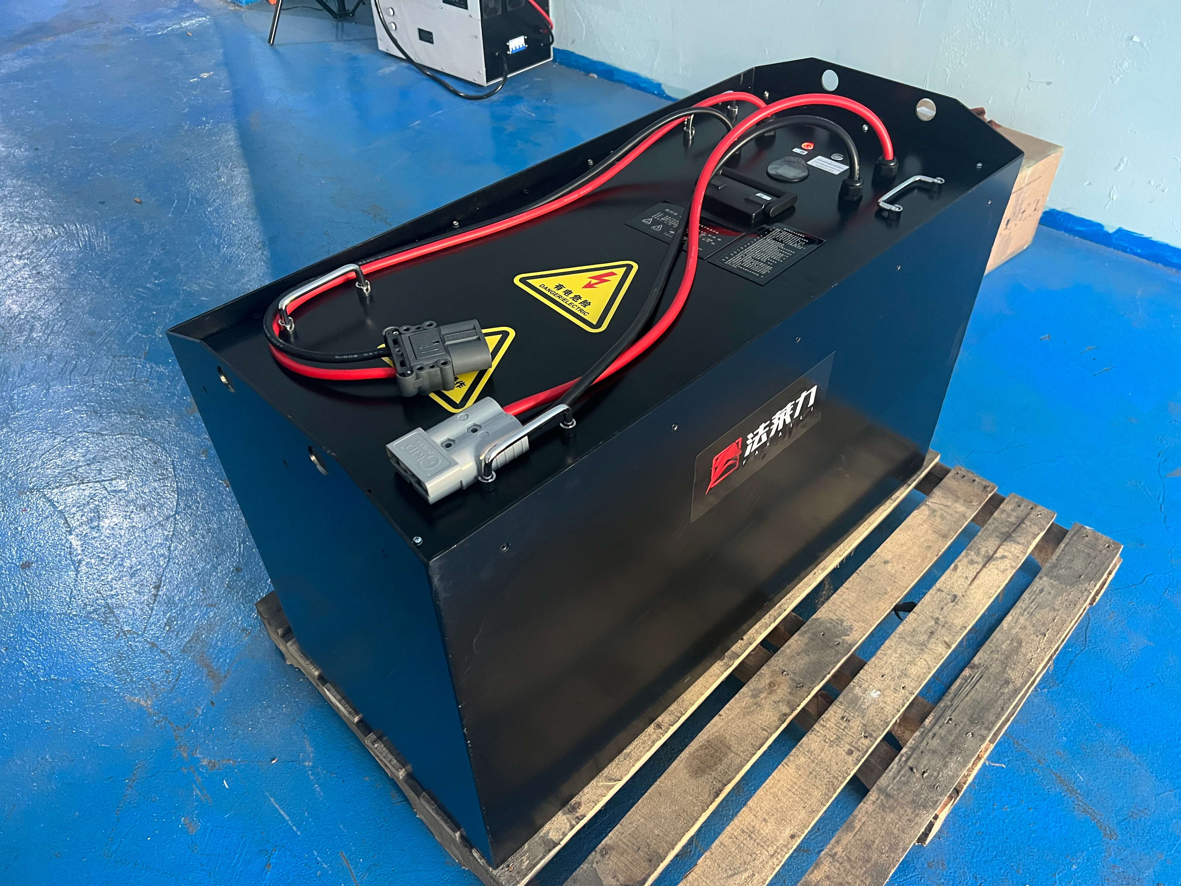 豐田7FBE10/13電動(dòng)叉車鉛酸電池改鋰電池 原鉛酸電池改為51.2V300AH 豐田7FBE10/13電動(dòng)叉車鉛酸電池改鋰電池 原鉛酸電池改為51.2V300AH