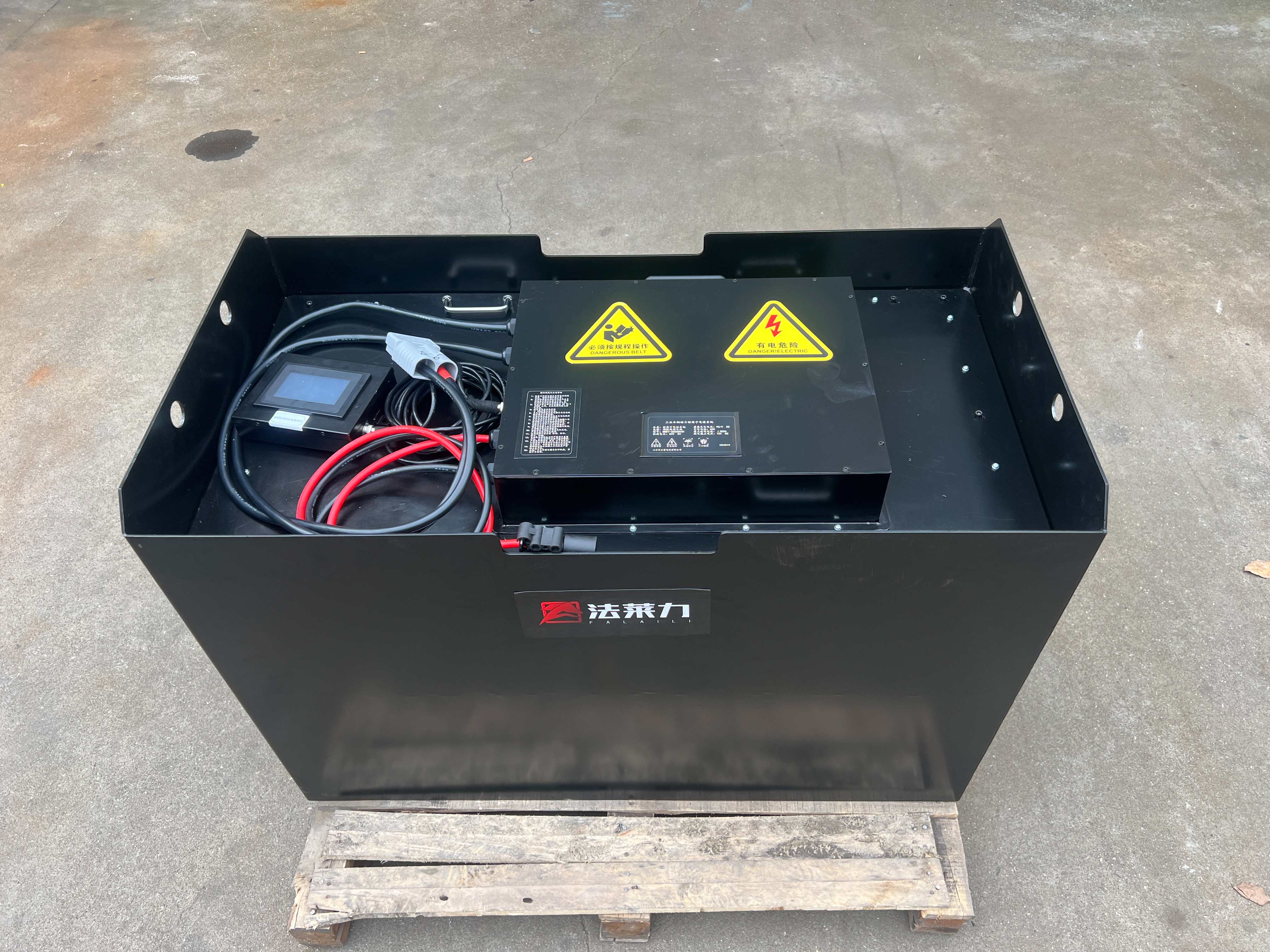 臺(tái)勵(lì)福3T/3.5T叉車(chē)鉛酸蓄電池80V 500AH改為磷酸鐵鋰電池 80V 300AH 臺(tái)勵(lì)福3T/3.5T叉車(chē)鉛酸蓄電池80V 500AH改為磷酸鐵鋰電池 80V 300AH