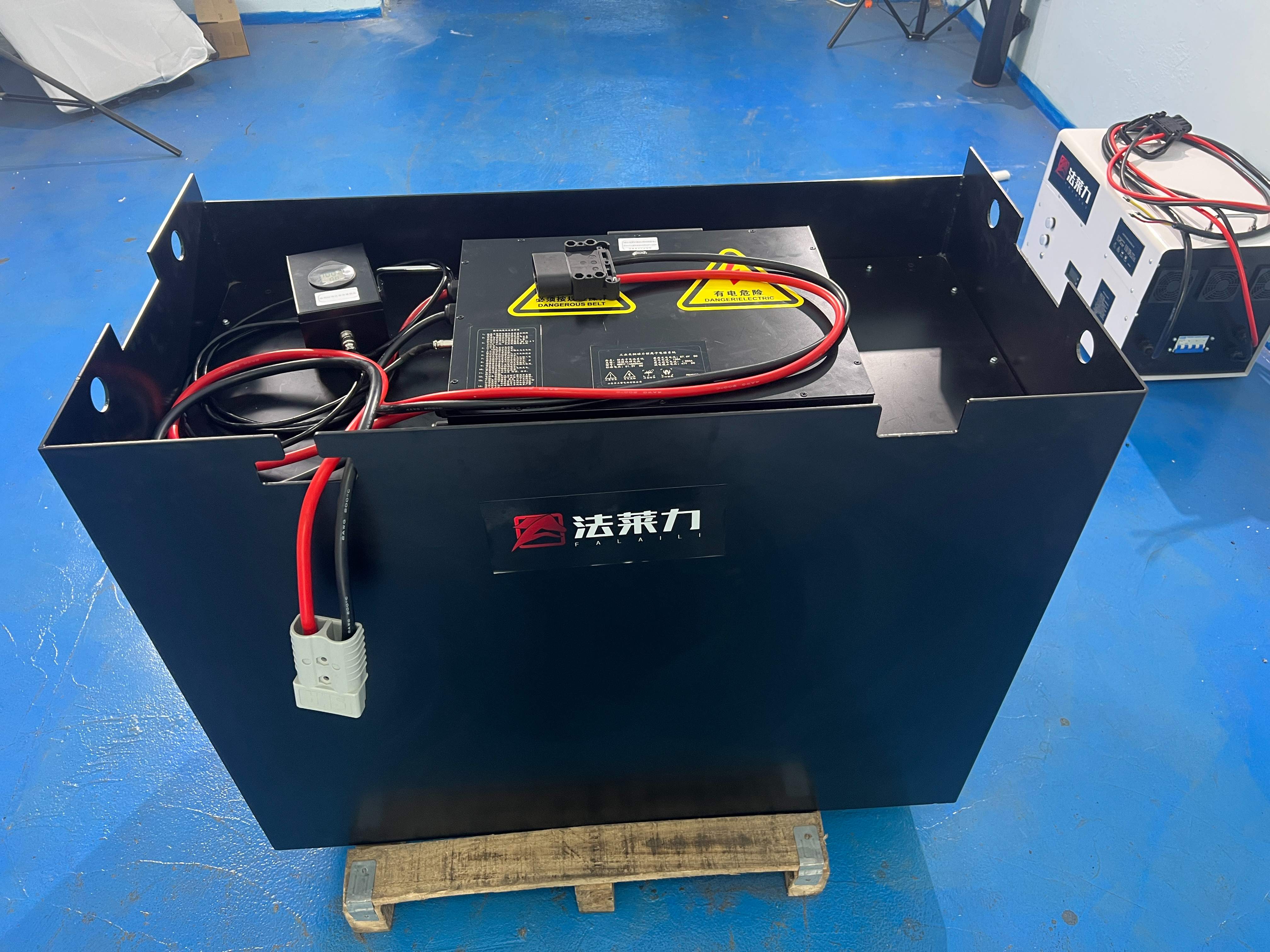 合力2T/2.5T電動(dòng)叉車蓄電池 原鉛酸電池48V 600AH改磷酸鐵鋰電池51.2V 560AH 合力2T/2.5T電動(dòng)叉車蓄電池 原鉛酸電池48V 600AH改磷酸鐵鋰電池51.2V 560AH