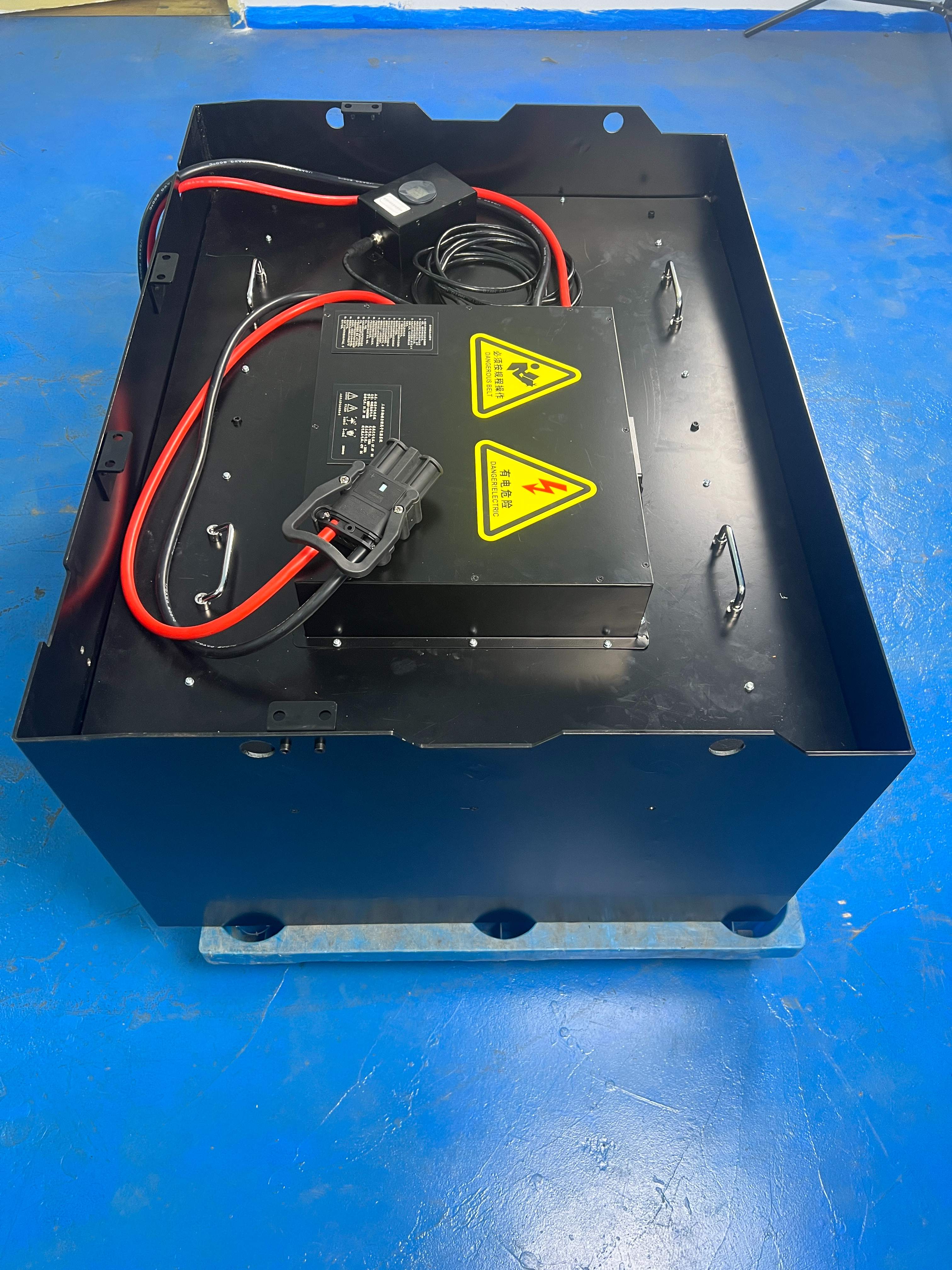 中聯(lián)重科2T/2.5T電動叉車鉛酸電池改鋰電池 原鉛酸電池48V630AH改為鋰電池51.2V560AH 中聯(lián)重科2T/2.5T電動叉車鉛酸電池改鋰電池 原鉛酸電池48V630AH改為鋰電池51.2V560AH